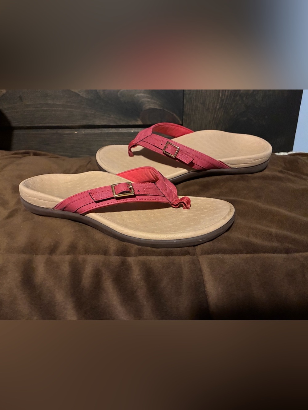 Vionic Thong Sandals with Buckle, size 7, comfortable